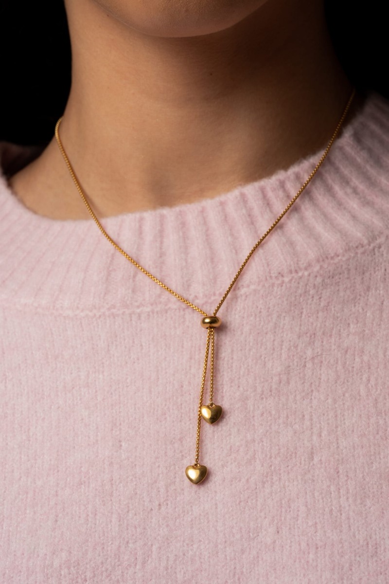 Naszyjnik pozłacany z regulowanym łańcuszkiem i zawieszkami w kształcie serca – Talia Gold