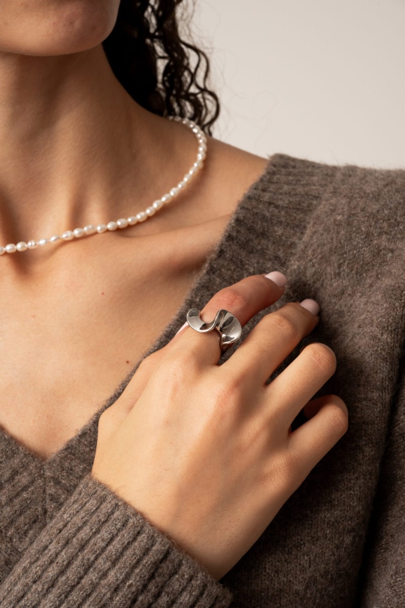 Pierścionek ze stali szlachetnej o rzeźbiarskiej, organicznej formie - Nyx Silver