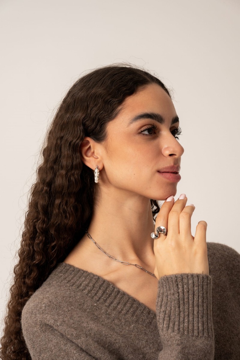 Pierścionek o rzeźbiarskiej, organicznej formie - Nyx Silver