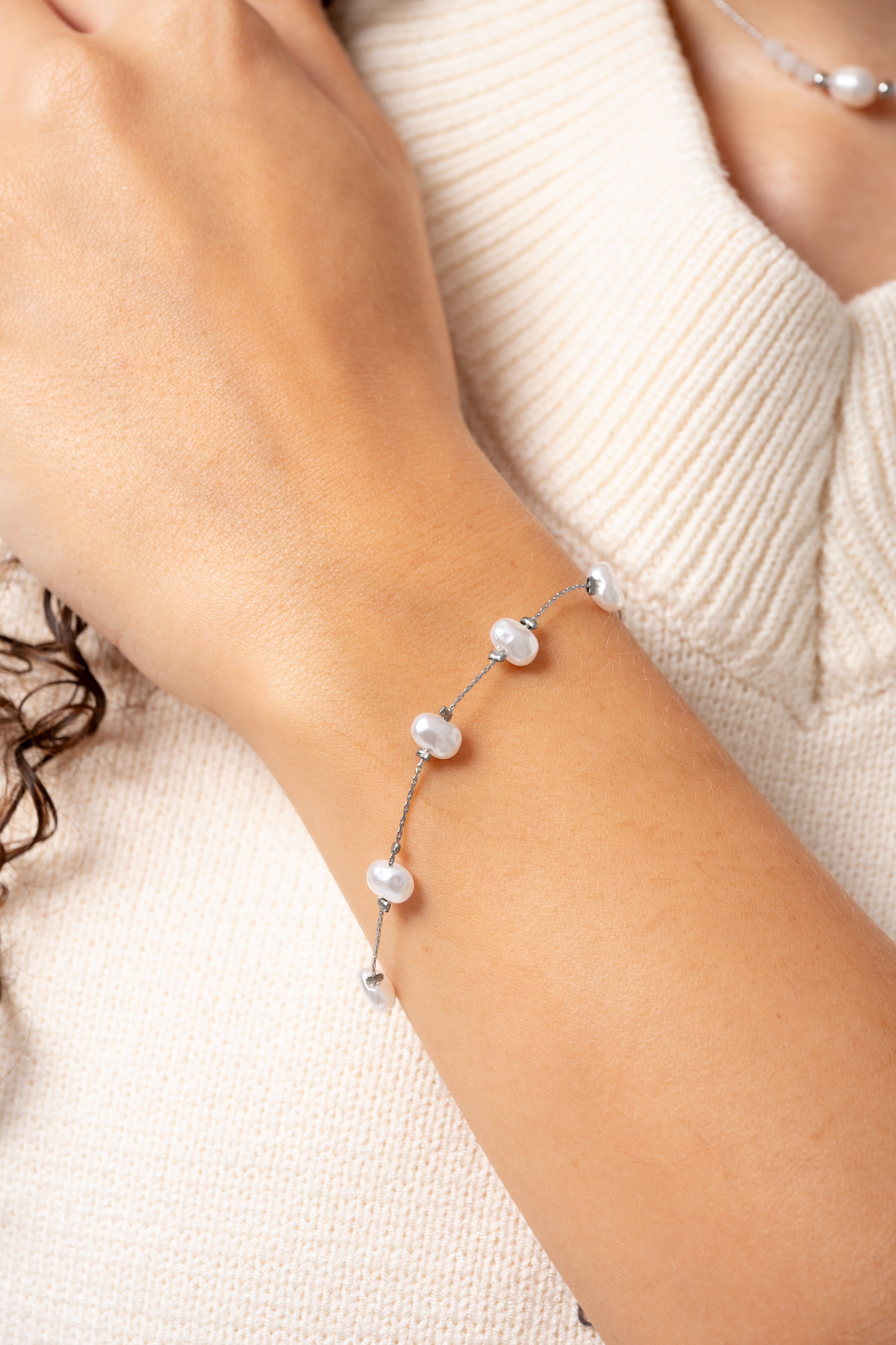 Bransoletka srebrna z drobnymi perłami - ALBA SILVER