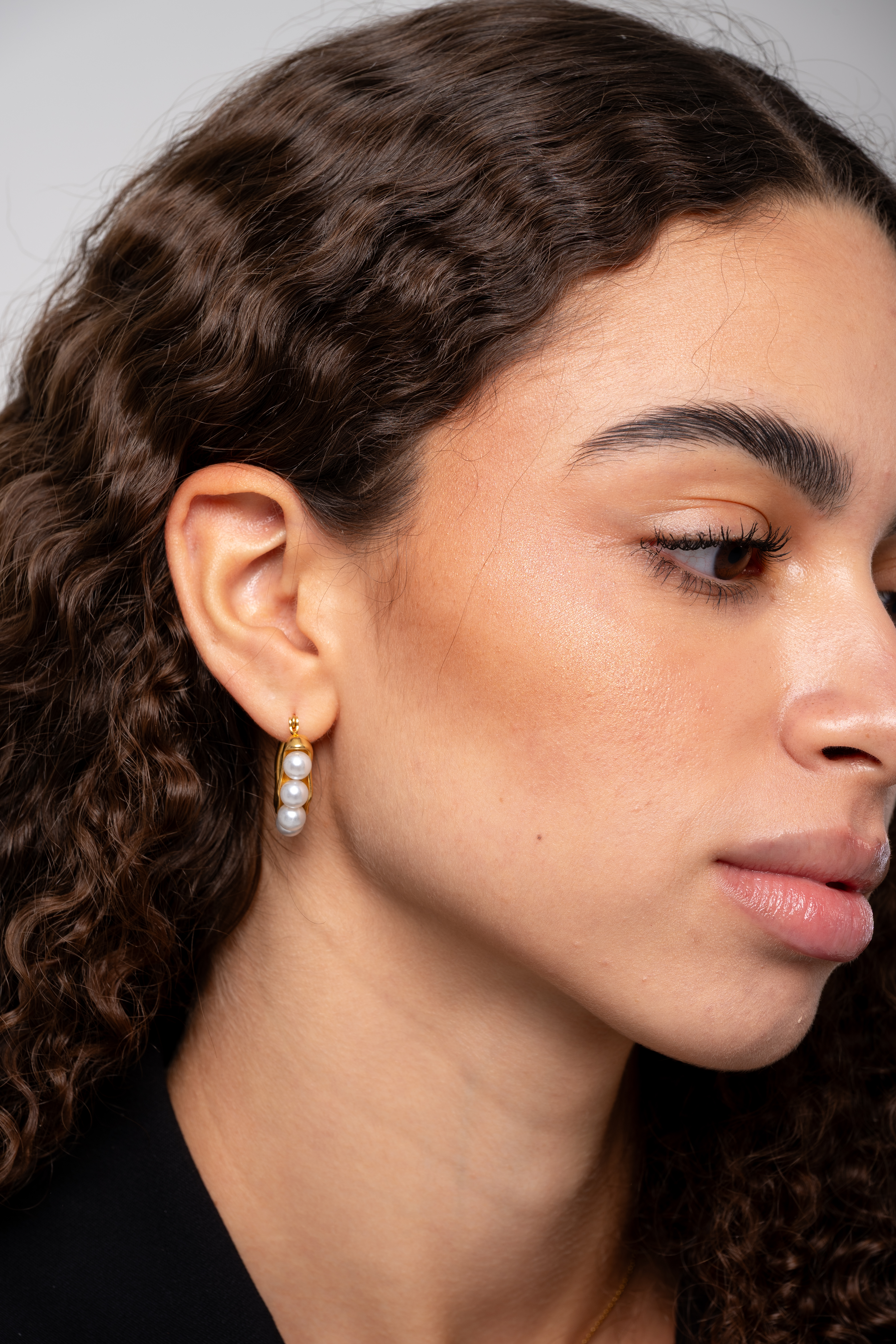 Kolczyki pozłacane z perełkami w eleganckim stylu - HESTIA GOLD