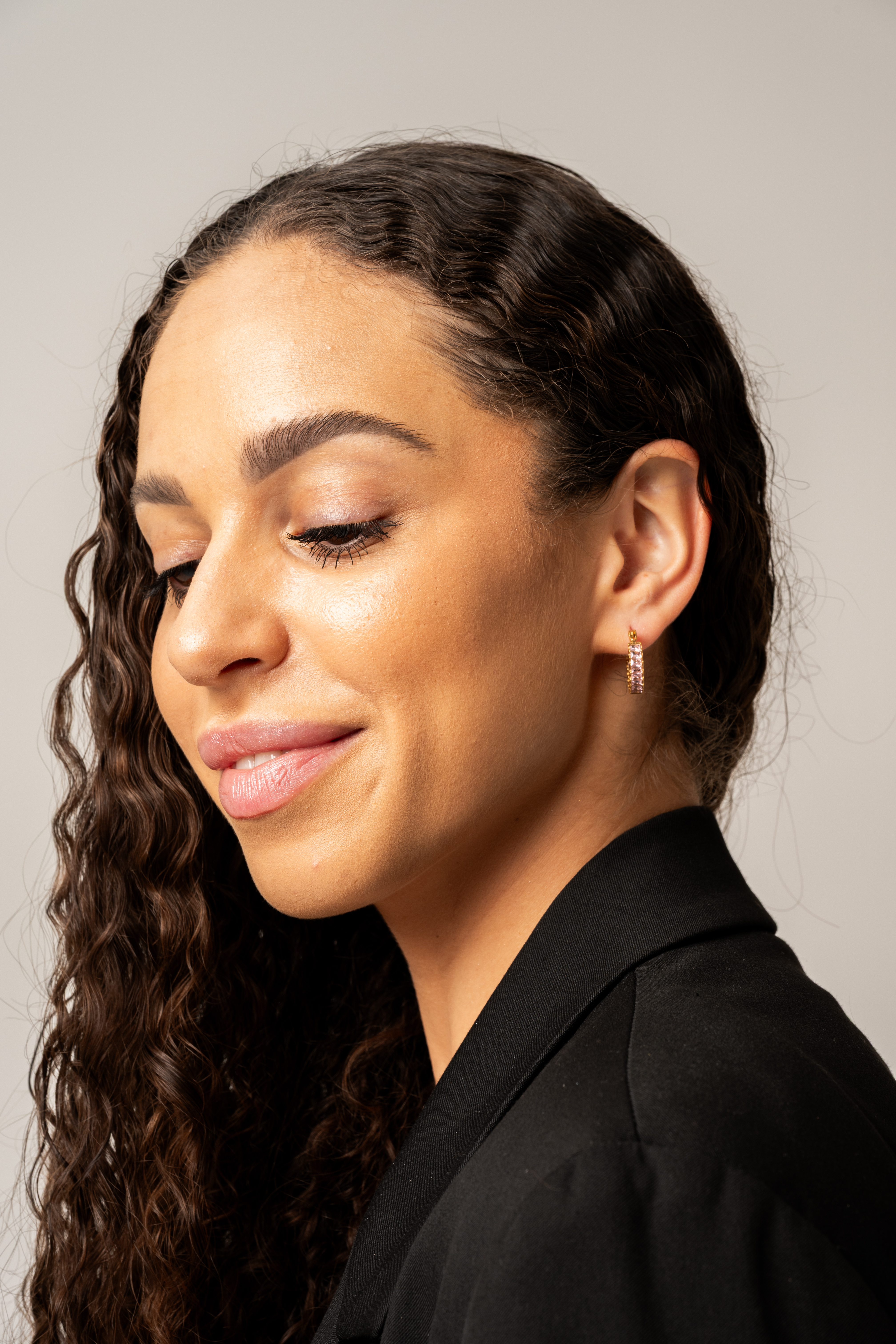 Kolczyki złote koła z różowymi cyrkoniami