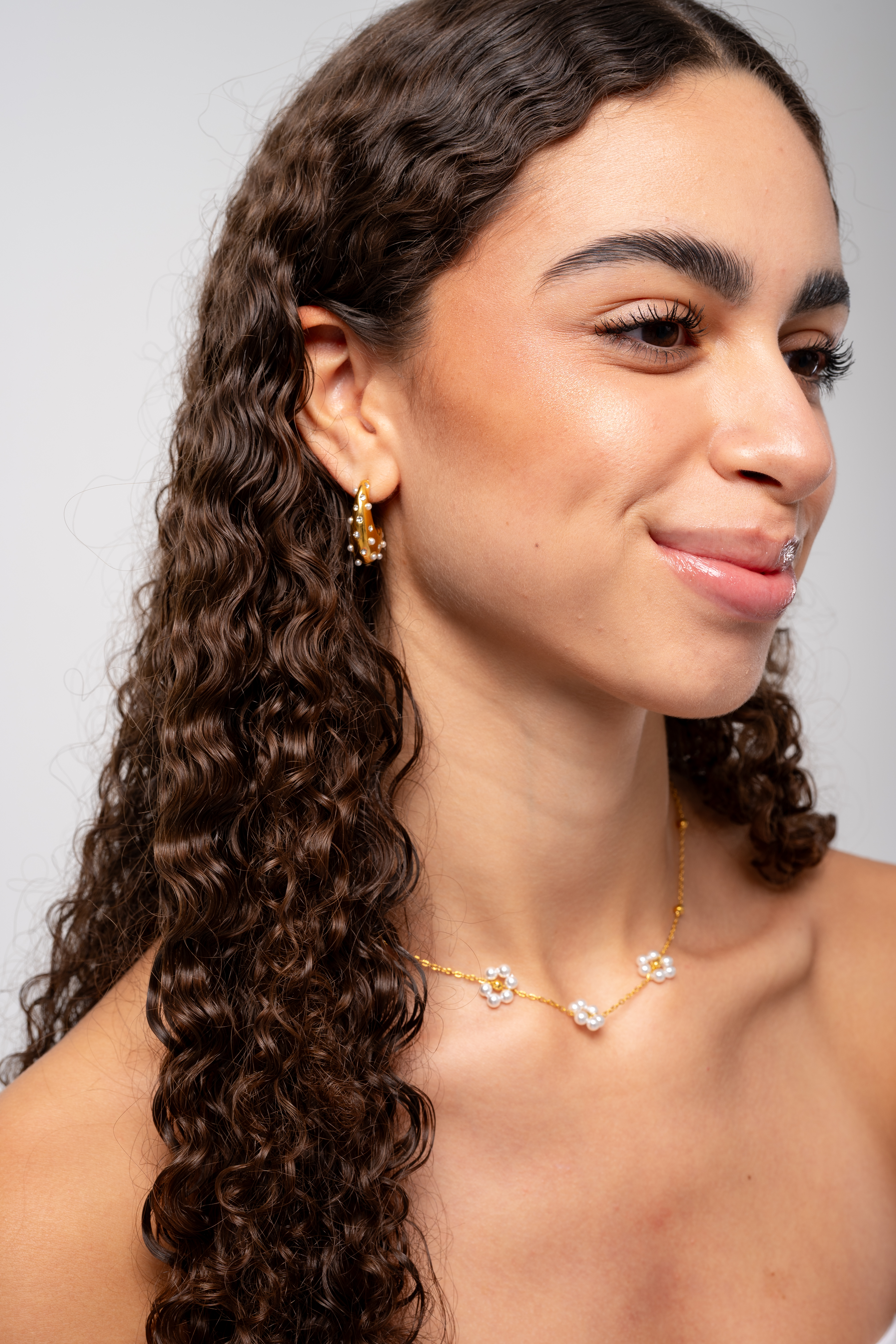 Kolczyki pozłacane z drobnymi perłami i cyrkoniami 