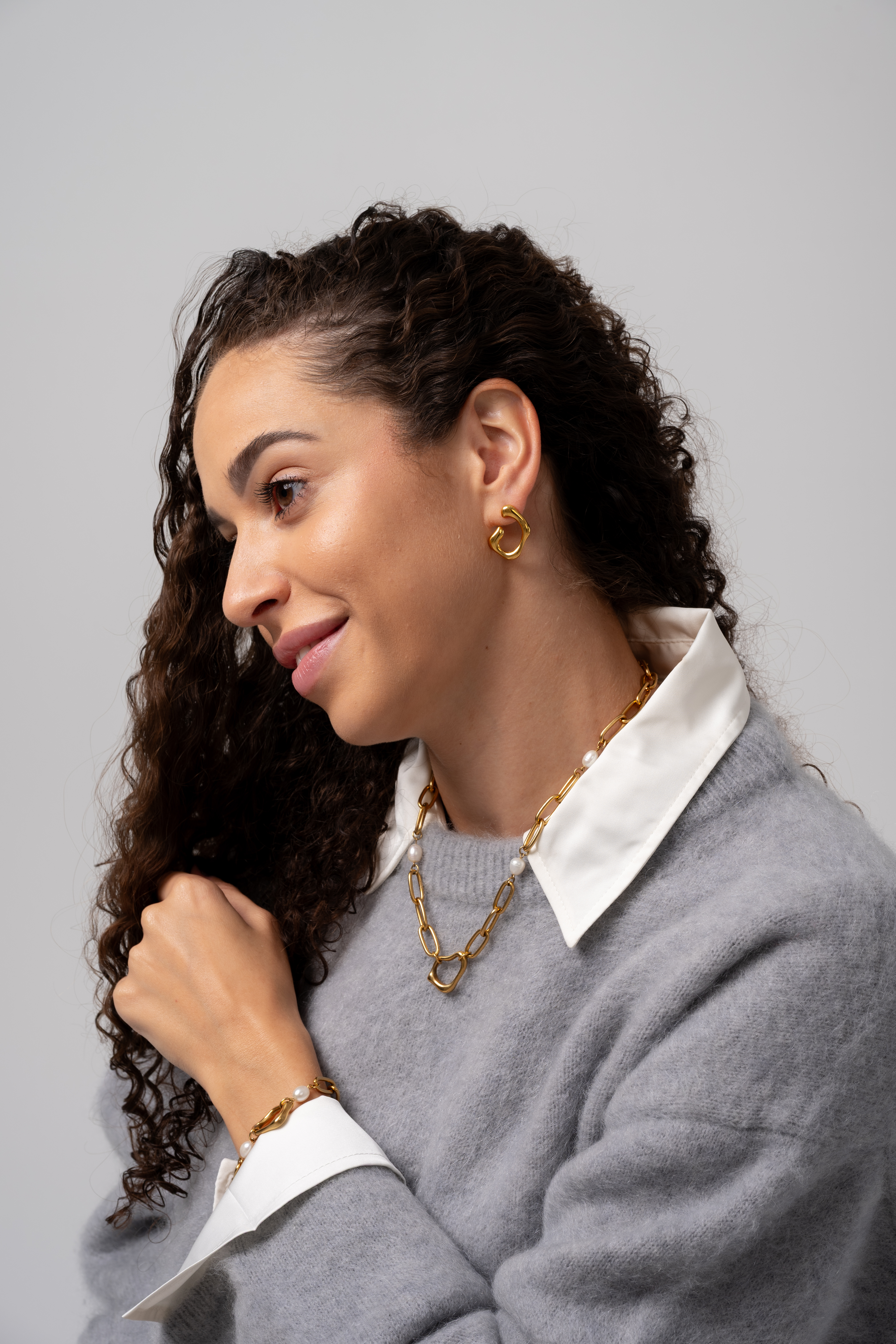 Kolczyki pozłacane o falowanym kształcie 