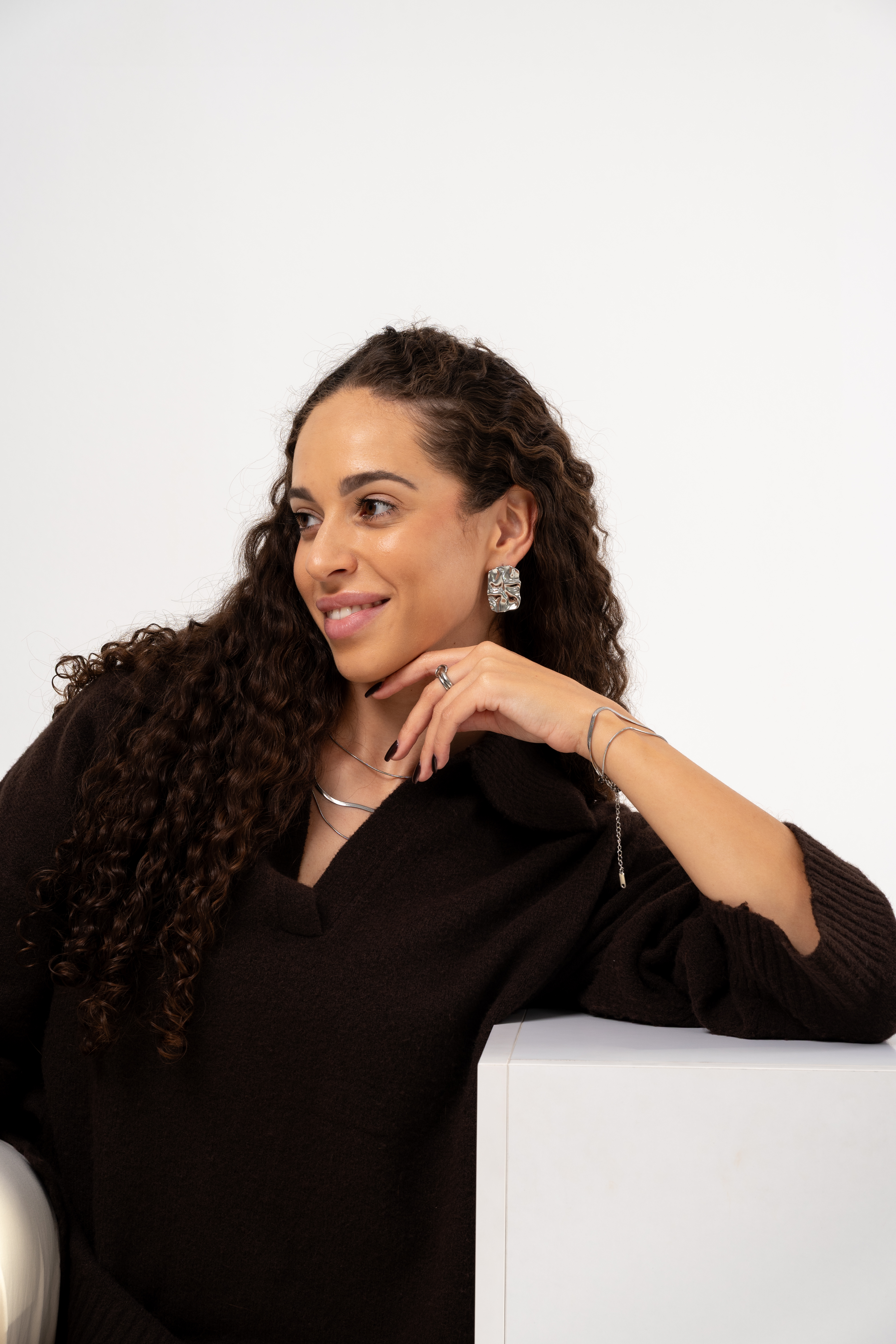 Kolczyki srebrne o pofalowanej powierzchni 