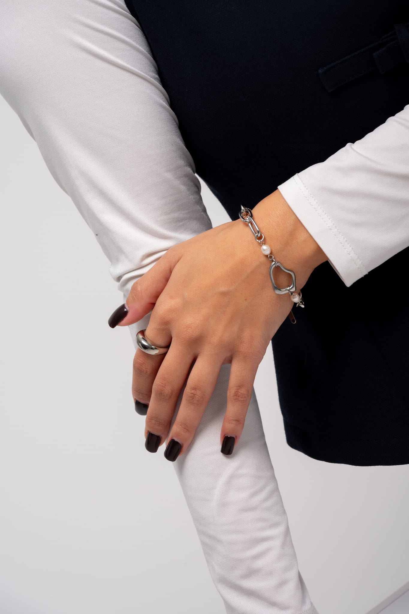 Bransoletka łańcuch srebrna z perłami