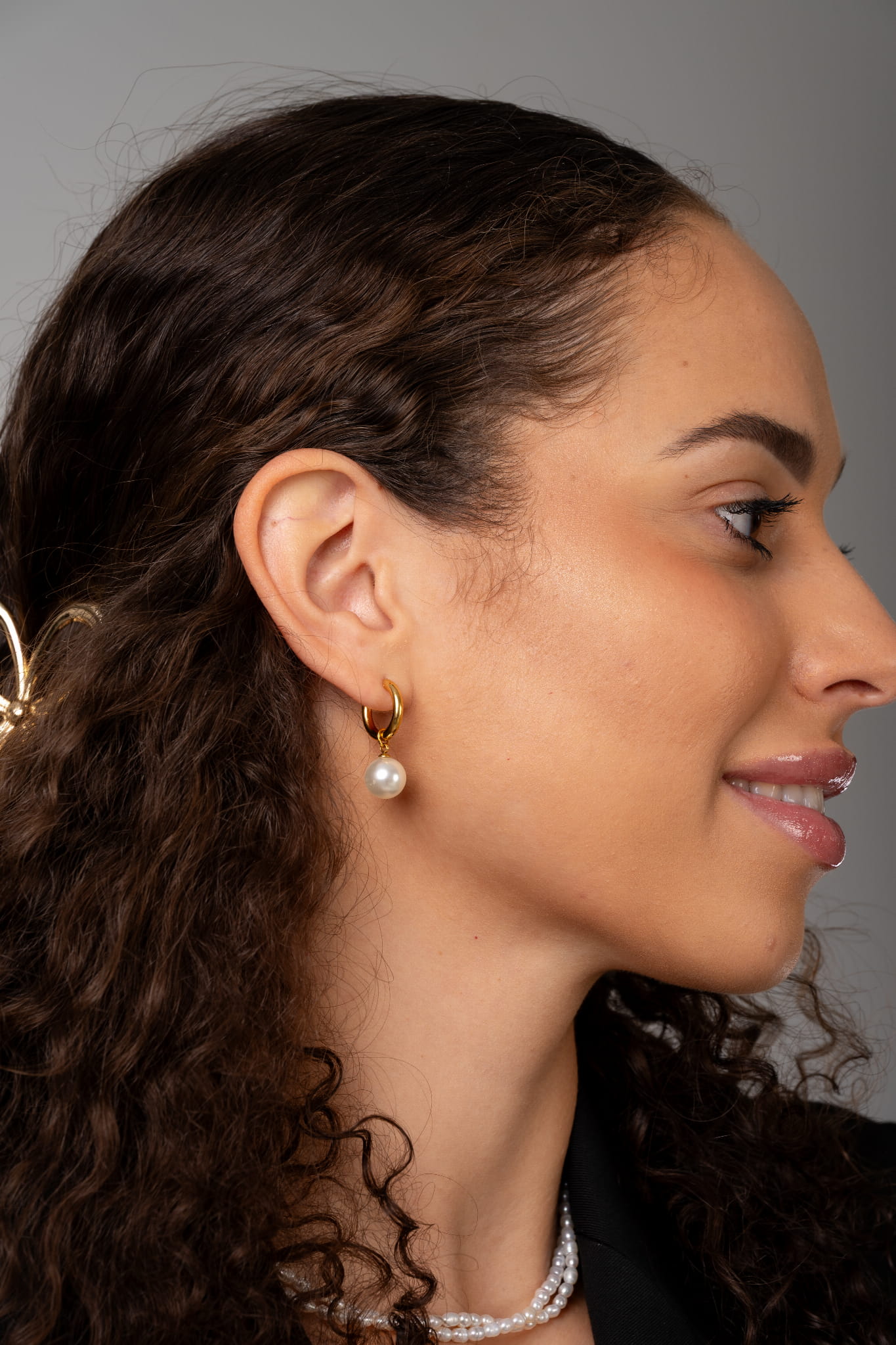 Kolczyki złote z wiszącą okrągłą perłą - AURIEL GOLD