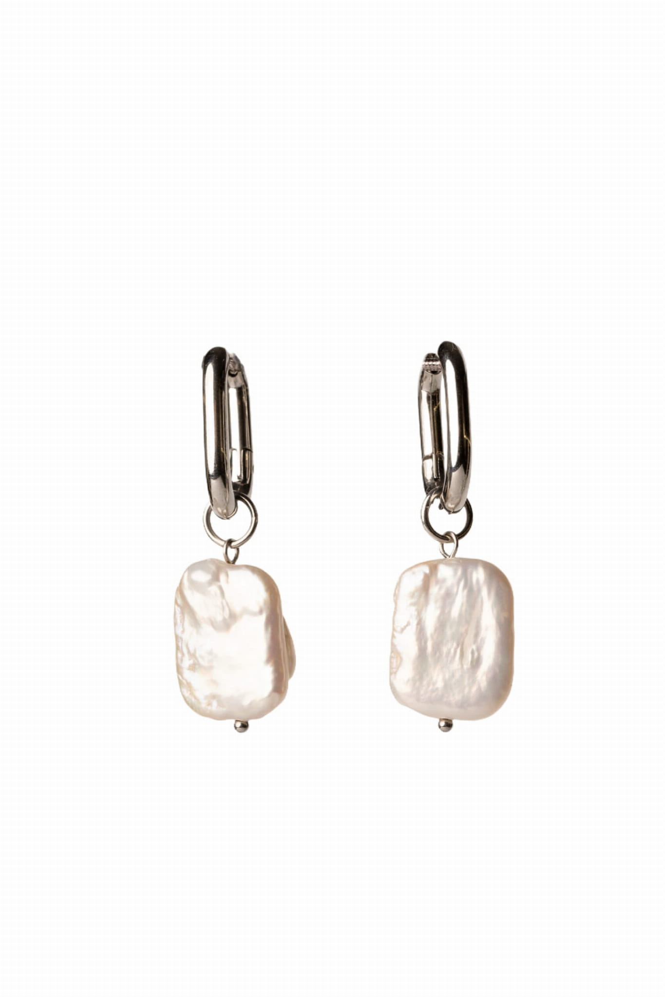 Kolczyki z zawieszką z dużej perły