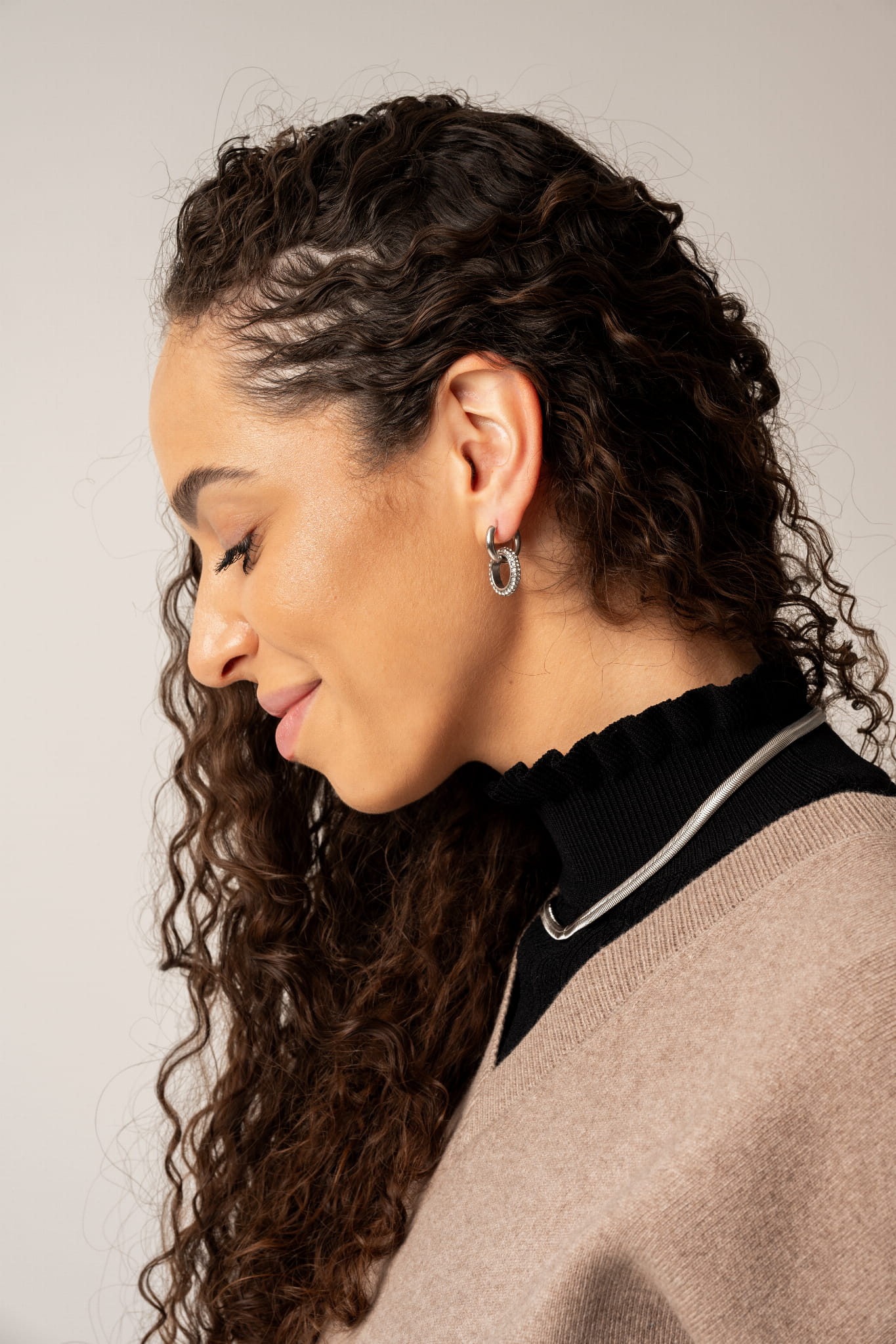 Kolczyki srebrne z podwójnym kołem i cyrkoniami