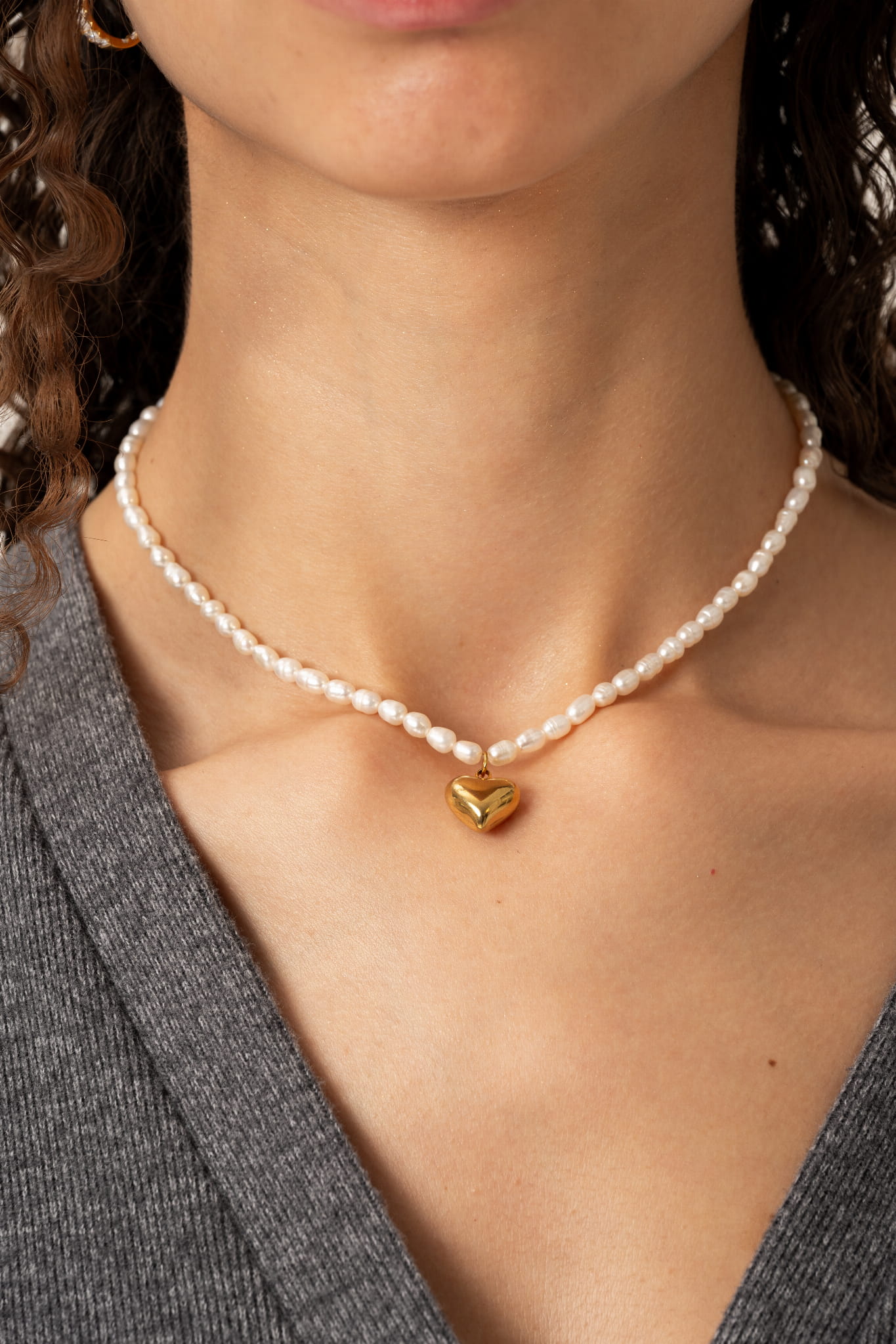 Naszyjnik z pereł z pozłacaną zawieszką w kształcie serca