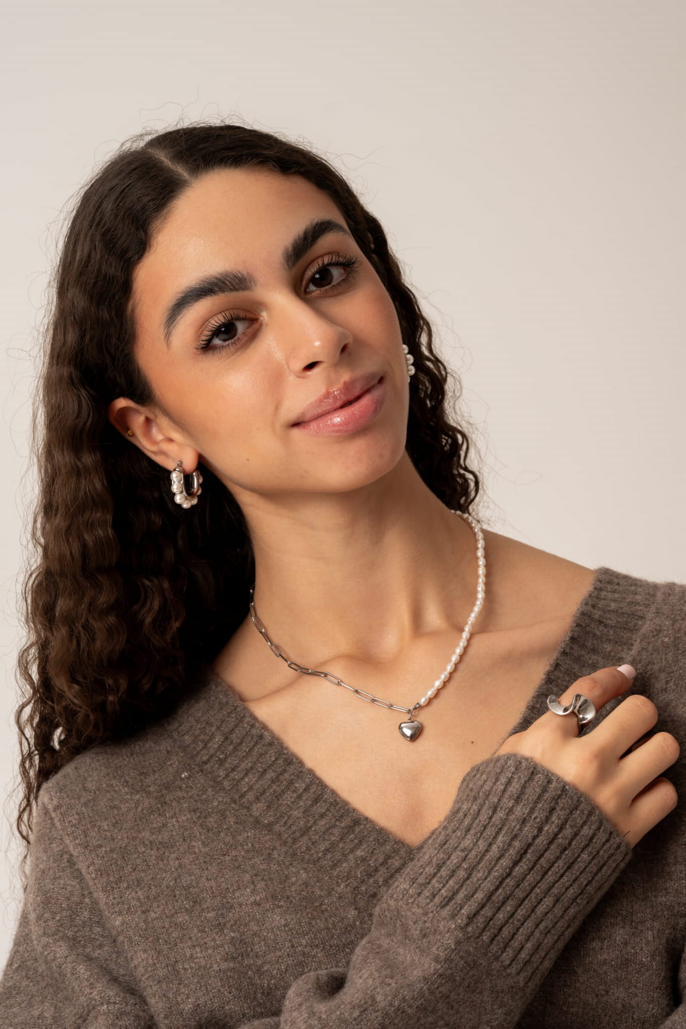 Naszyjnik z naturalnych pereł z łańcuchem i zawieszką w kształcie serca - Isola Silver