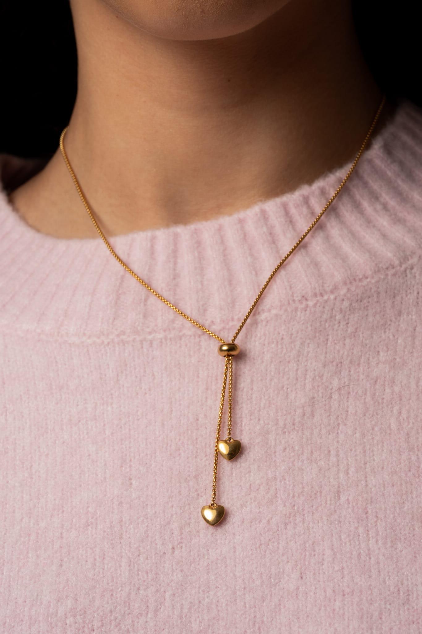 Naszyjnik pozłacany z regulowanym łańcuszkiem i zawieszkami w kształcie serca – Talia Gold