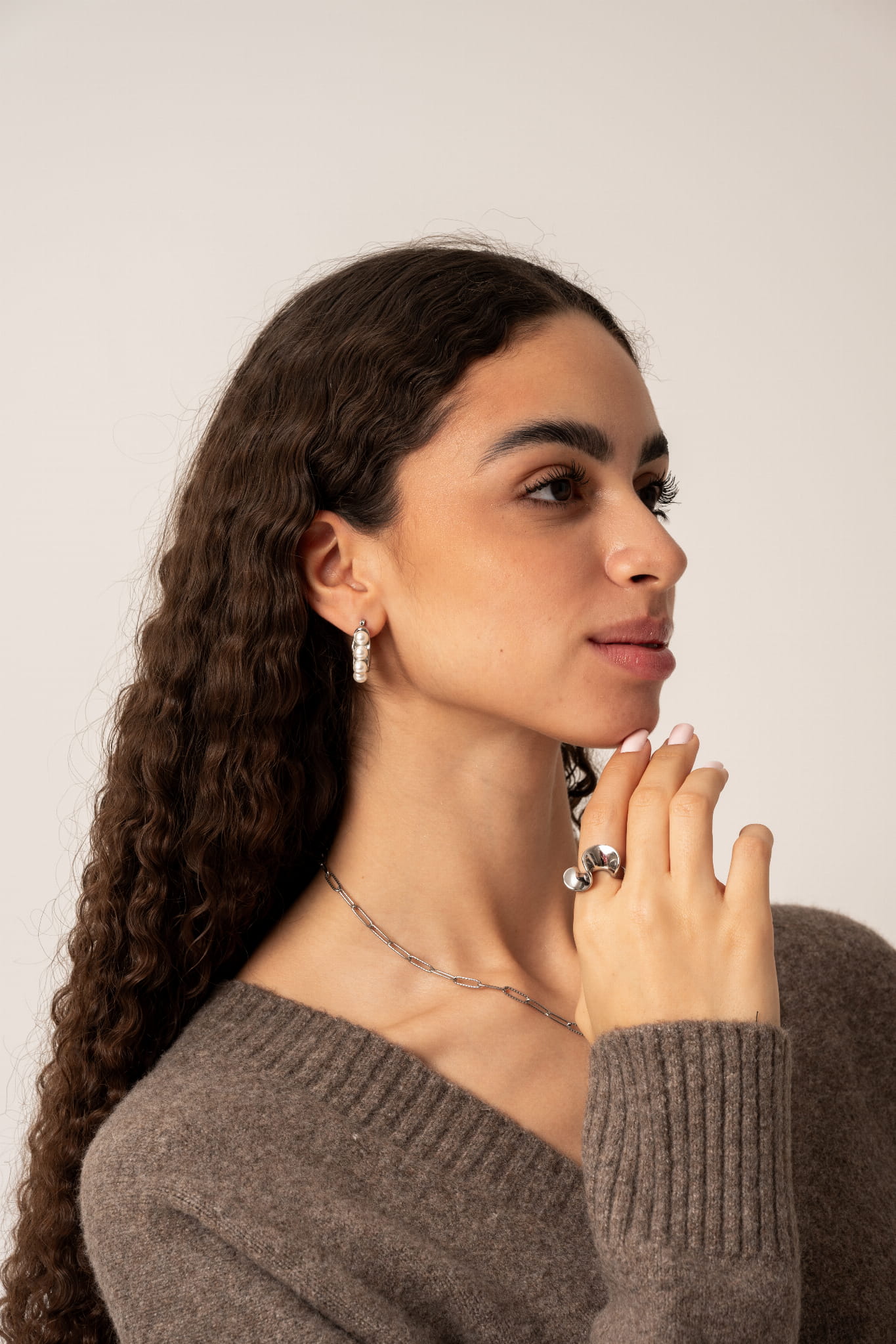 Pierścionek o rzeźbiarskiej, organicznej formie - Nyx Silver